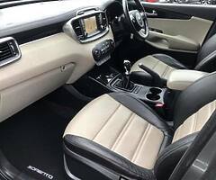 2016 Kia Sorento 4x2 Platinum 7 Seater - Image 5/9