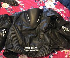 Leathers, boots, paddock stands - Image 9/10
