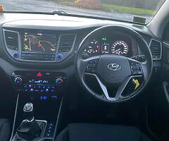 162 HYUNDAI TUSCON EXECUTIVE SATNAV SPOTLESS 108,000 MILES 6 SPEED - Image 3/10