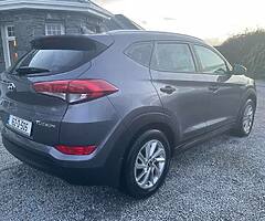 162 HYUNDAI TUSCON EXECUTIVE SATNAV SPOTLESS 108,000 MILES 6 SPEED - Image 9/10