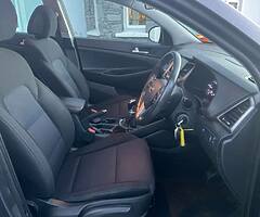 162 HYUNDAI TUSCON EXECUTIVE SATNAV SPOTLESS 108,000 MILES 6 SPEED - Image 10/10