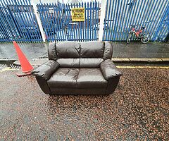 2 seater sofa in a brown leather hyde - Image 3/4