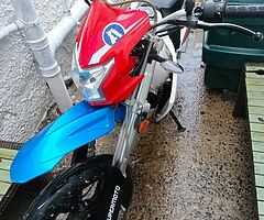 Sinnis Apache SM 125 cc