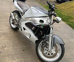 Suzuki gsxr 600￼