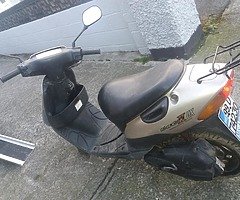99 Suzuki 49cc scooter - Image 3/5