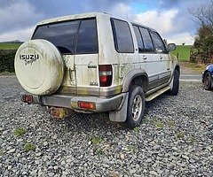 Isuzu trooper 3.0L for breaking only