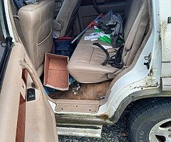 Isuzu trooper 3.0L for breaking only