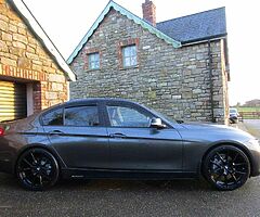 2017 BMW Series 3 - Image 3/10