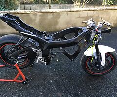 2009 Suzuki GSXR 750 k9 breaking for parts - Image 7/8