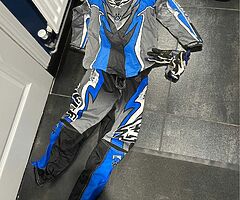 Moterbike armour age 10 to 13 boat size 2