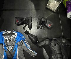 Moterbike armour age 10 to 13 boat size 2 - Image 3/4