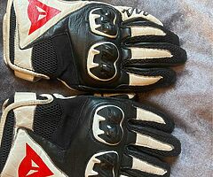 Dainese motorbike jacket and gloves - Image 4/6