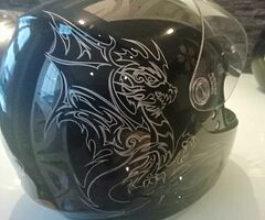 SELECTION OF MOTORBIKE/SCOOTER HELMETS - Image 8/10
