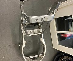 2000 Yamaha R1 frame £140 - Image 3/4