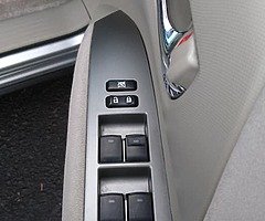 Toyota Estima hybrid 2.4 - Image 6/10