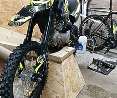 Stomp z3 140cc pit bike