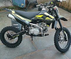 Stomp z3 140cc pit bike