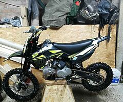 Stomp z3 140cc pit bike