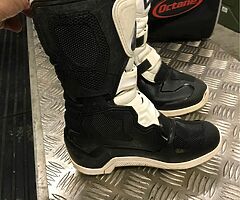 Youth motocross gear bell helmet alpinestars boots - Image 4/10