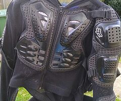 Fox titan body armour size large - Image 4/4