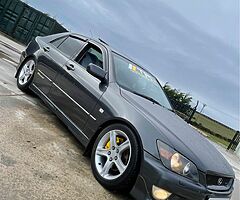 2002 Lexus IS 200