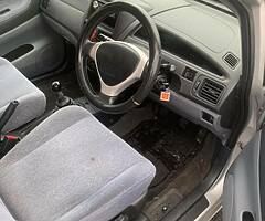 2002 Suzuki Liana - Image 3/5