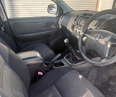 2015 Toyota Hilux - Image 4/10