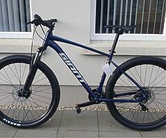 Giant hard tail mountain bike