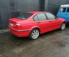 Red e46 saloon for breaking