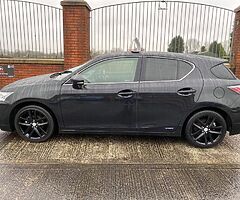 2017 Lexus CT - Image 3/10