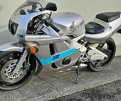 Honda CBR 400RR NC29 - Image 4/4