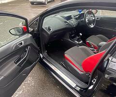 2017 Ford Fiesta - Image 5/10