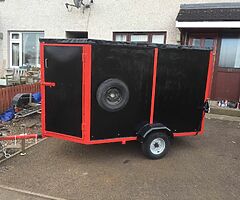 7x4 box trailer 
Bike trailer 