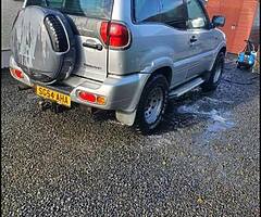 2004 Nissan Terrano - Image 3/5