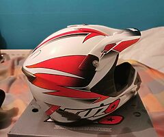 Helmet - Image 4/6
