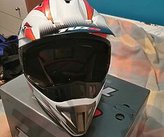 Helmet - Image 5/6