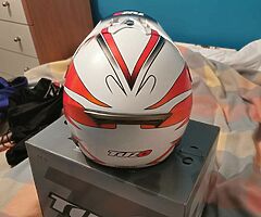 Helmet - Image 6/6