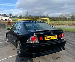 Lexus is200