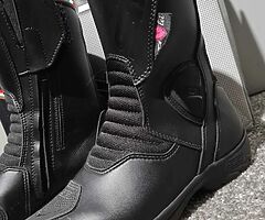 New in box ladies motorcycle boots Sidi size 5