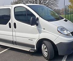 Renault trafic 9 seater