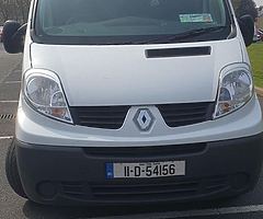 Renault trafic 9 seater