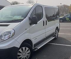 Renault trafic 9 seater