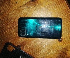 Huawei p40 lite only 3 month old but there is a crwck on front face any othet then working 100%