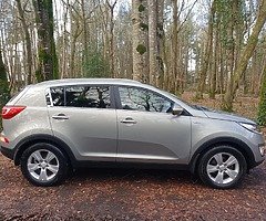 KIA SPORTAGE 2.0 CRDI AWD 4X4  6 SPEED  146 KLMS  TWIN PAN ROOF - Image 4/10
