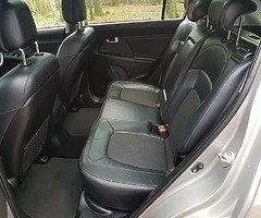 KIA SPORTAGE 2.0 CRDI AWD 4X4  6 SPEED  146 KLMS  TWIN PAN ROOF - Image 6/10