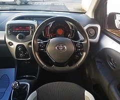 172 Toyota Aygo 1.0/ONLY 20k kilometres/High spec/Manual - Image 7/10