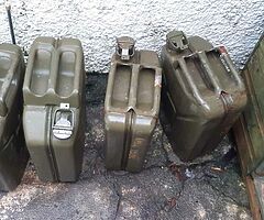 4x 20l jerry cans