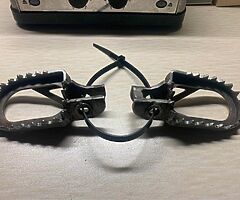 KTM/ Husky pegs