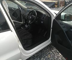 2014 Volkswagon tiguan - Image 5/10