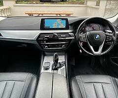 2017 BMW Series 5 - Image 5/10